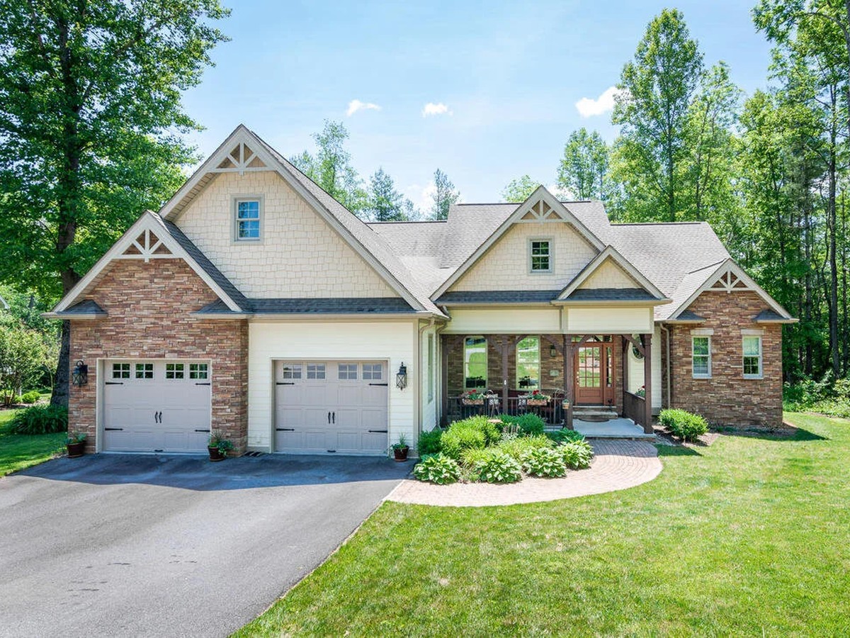 Mills River Artist's Home