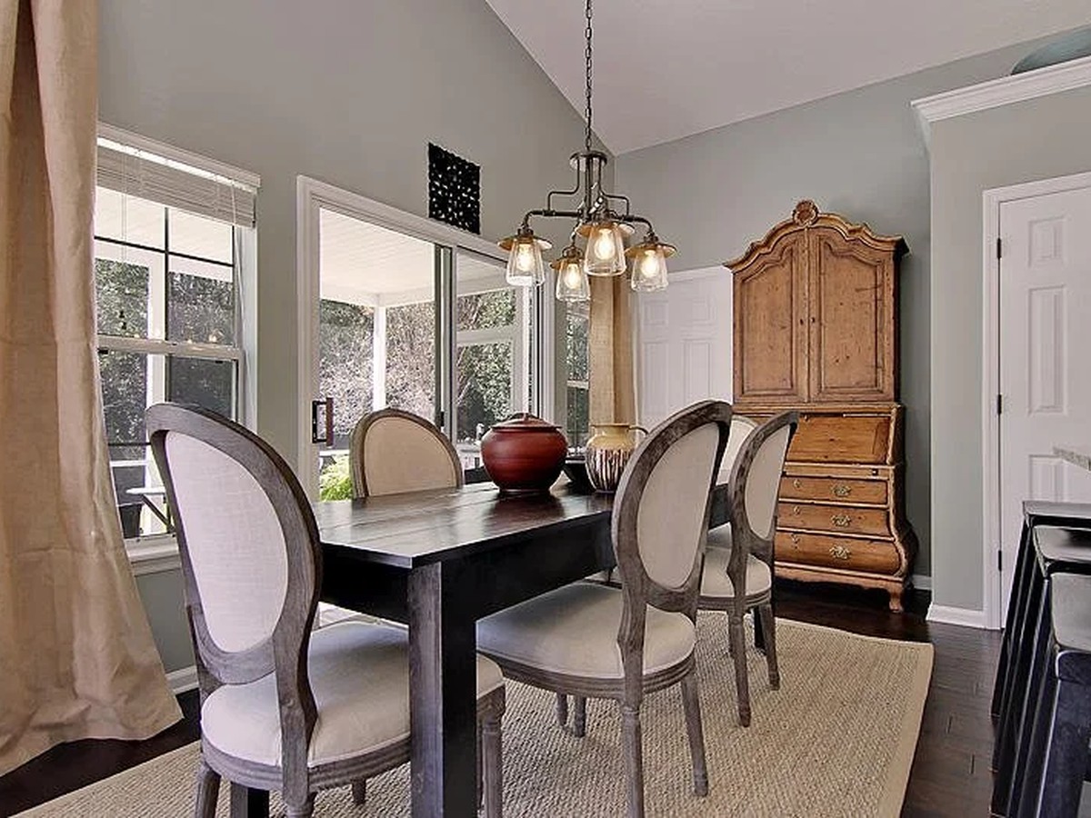 How to Choose Home Staging or Interior Redesign in Tobaccoville, NC